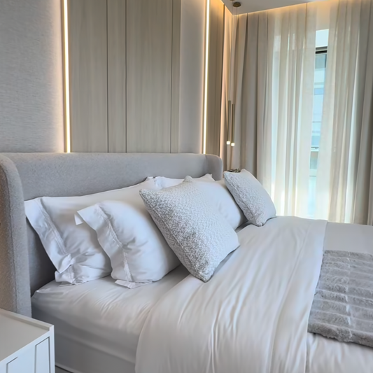 Lit curved sur les cotés avec rangement