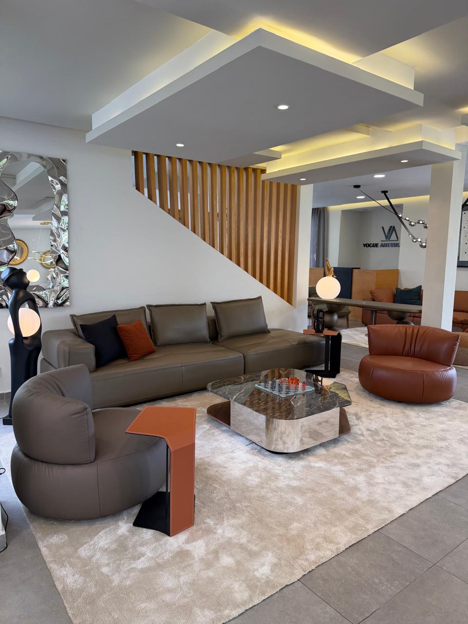 Canapé droit cuir Taupe + fauteuils pivotants