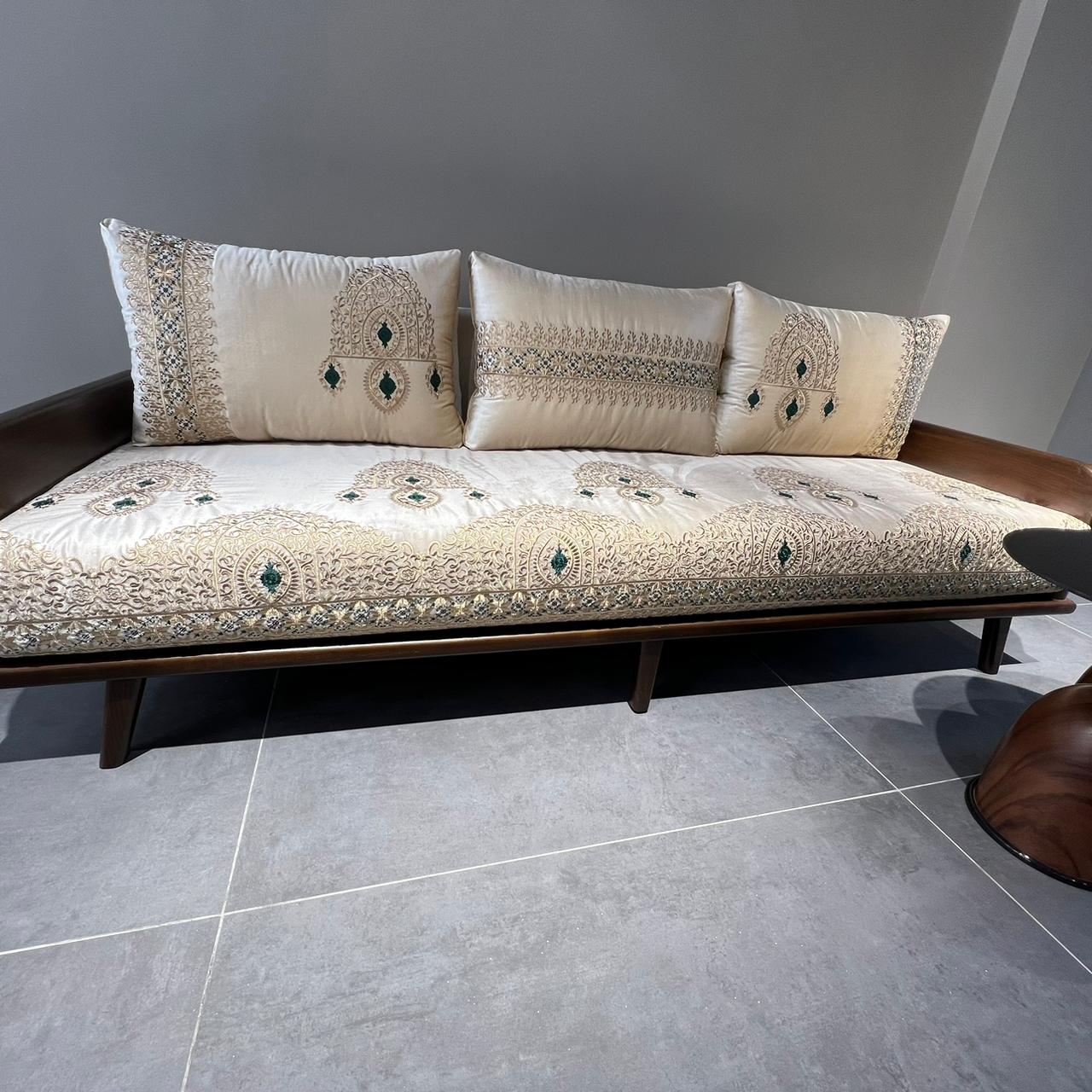 Salon marocain brodé
